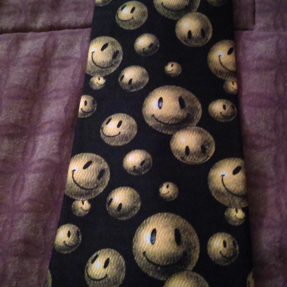 SMILEY TIE